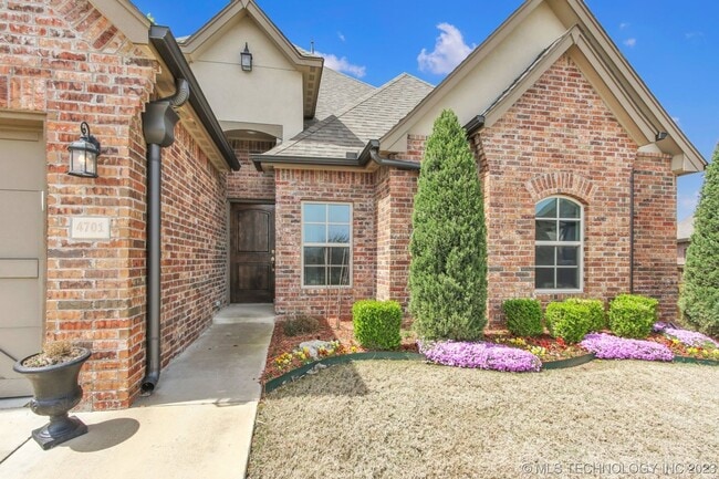 Photo - Beautiful 4 Bed 2 Bath Home with 2 car gar...
