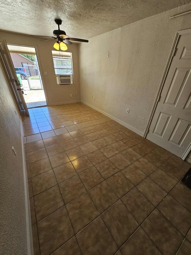 Photo - 4115 Bering St