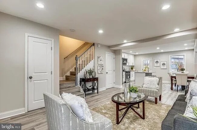 Photo - 724 Oneida Pl NW