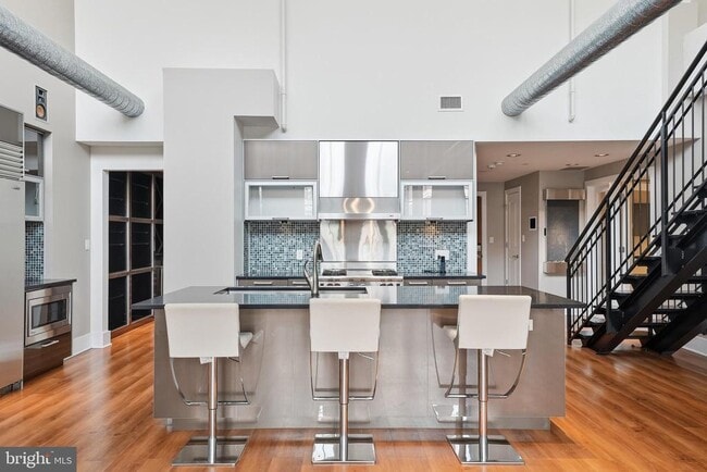 Building Photo - 1615 N Queen St Unit M603