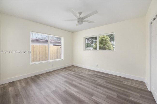 Photo - 5727 Harrison St