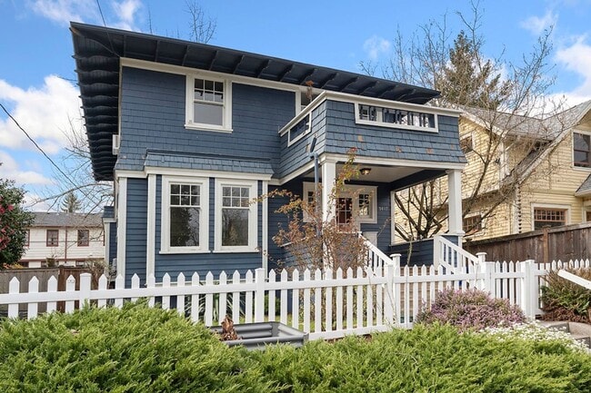 Building Photo - Stunning Craftsmen Beauty 3/1.5  bath 2000 sf! -ALBERTA/CONCORDIA