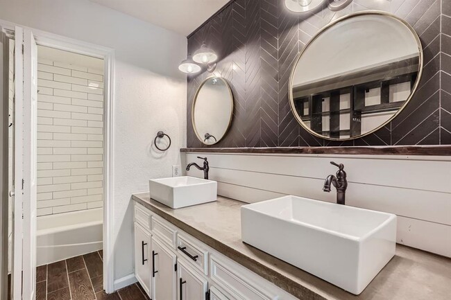 Photo - 1712 Hermitage Dr