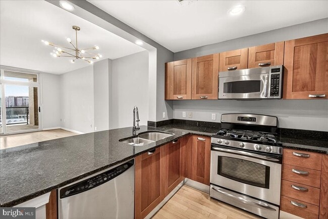 Building Photo - 5750 Bou Ave Unit 1111