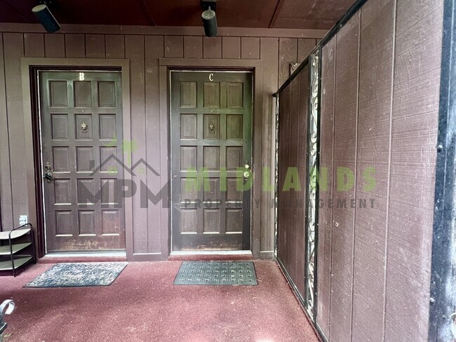 Photo - 2505 Blossom St