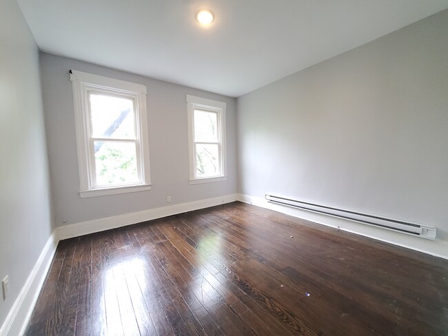 480 Kennedy 2R - 476 Kennedy Blvd Unit 2R