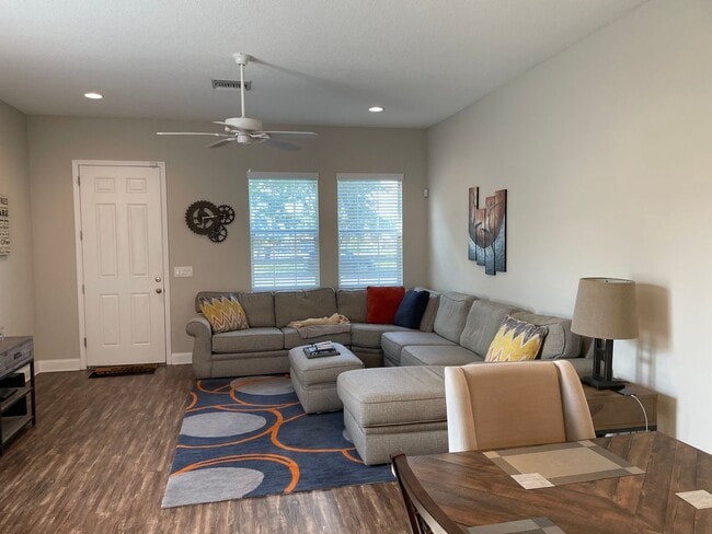 Photo - Rare 2/2.5/1 Near downtown ST. PETE