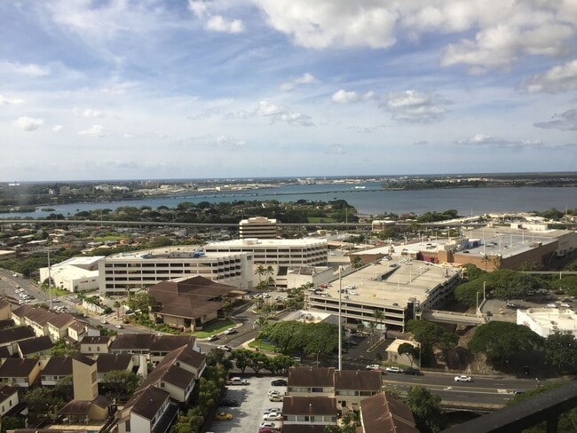 Building Photo - Pearl Regency with 2 Parking! Water views! Unit 2314