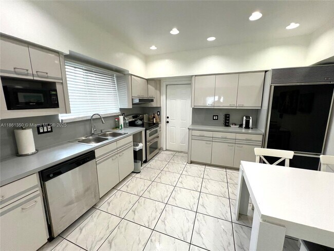 Photo - 2235 SW 23rd Ave