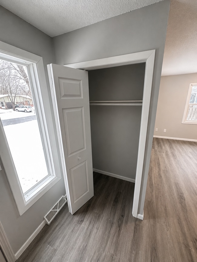 Photo - 12421 Tyler St NE