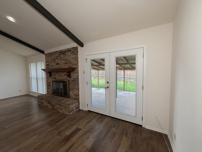 Photo - 925 Boone Dr