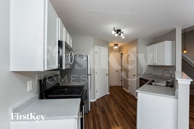 Photo - 2235 Collins Way