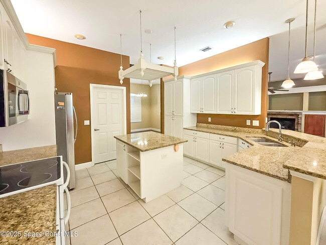 Photo - 949 SE Gardenbrook Ct