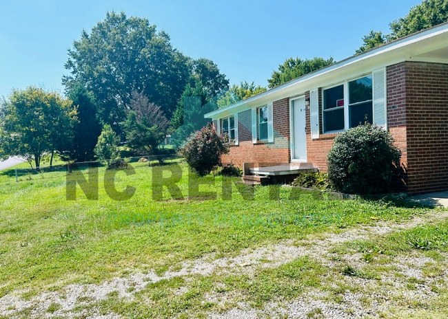 Photo - 527 Swain Dr