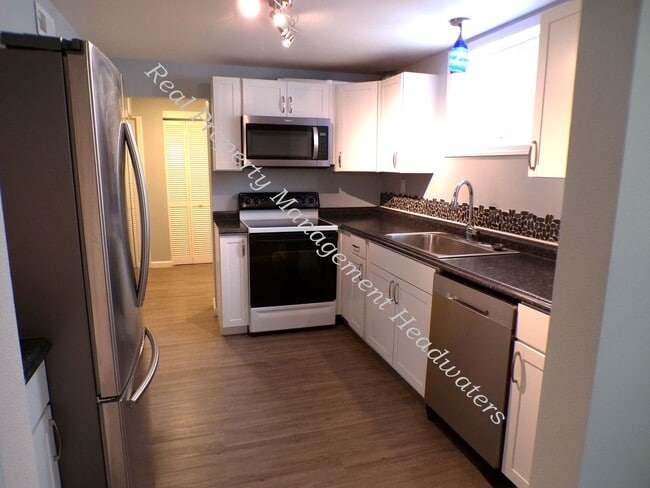 Building Photo - 1525 Aspen St Unit A