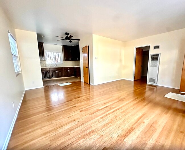 Entrance/ living room - 3623 Vinton Ave Unit 1