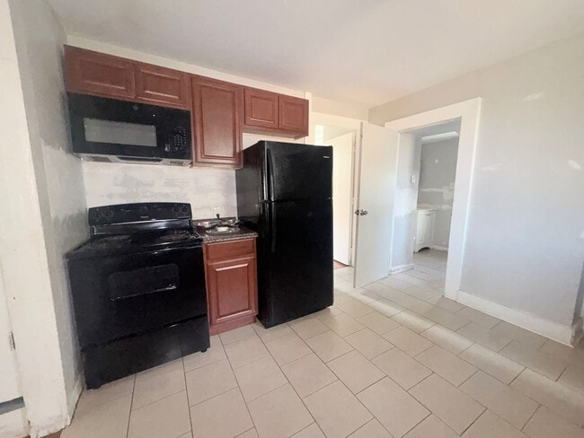 Photo - 465 Tampa St