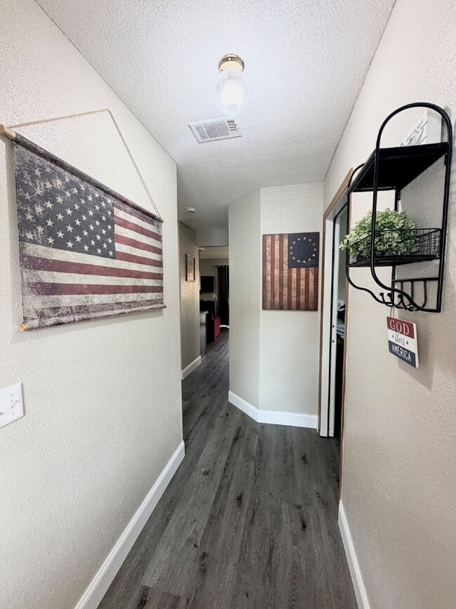 Building Photo - FULLY FURNISHED 2Br / Ground Floor Condo Unit 5