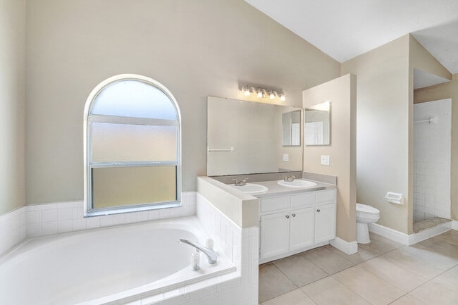 Photo - 336 Grovepark Dr