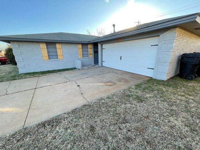 Photo - Beautiful home for lease near Hefner & Penn