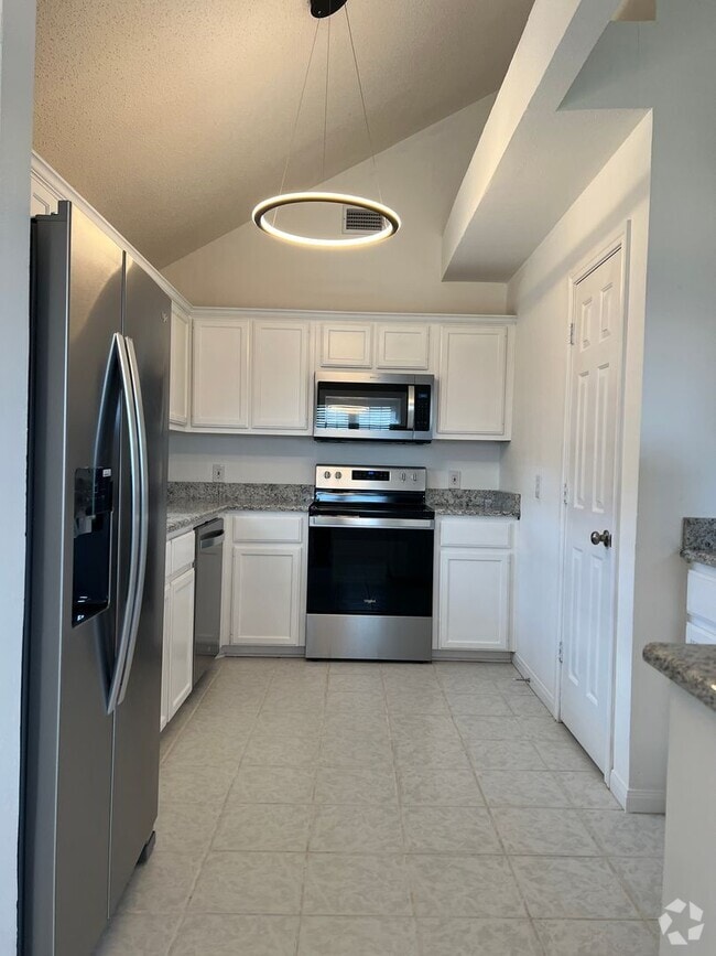 Building Photo - Duplex Rental