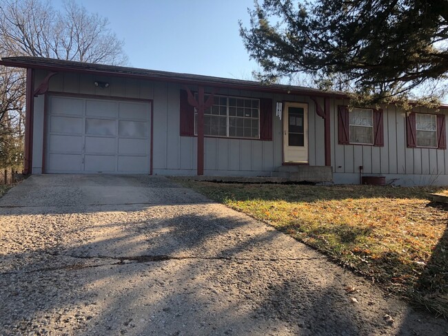 3BR, 1BTH with full unfinished basement! N... - 3BR, 1BTH with full unfinished basement! N... Casa