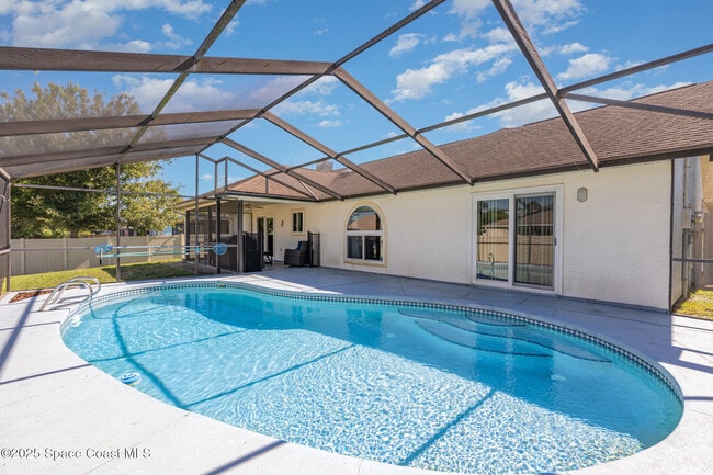 Photo - 1781 Radisson St NW