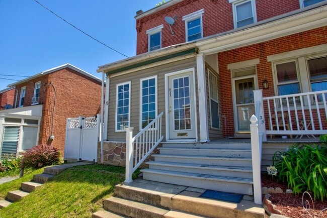 Photo - 533 Ruby St