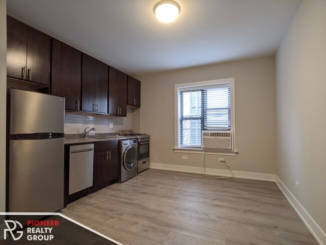 Photo - 423 W Belden Ave Unit 429.5-B206