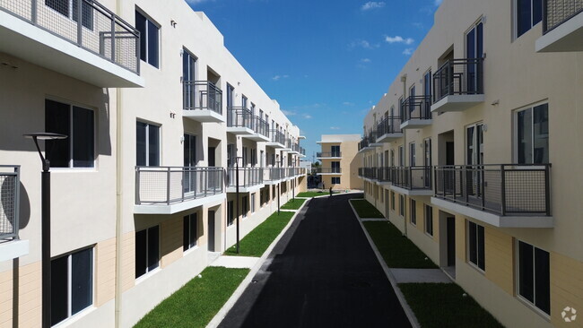 Building Photo - The Trails Rental