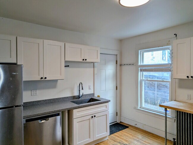 Photo - 13 Hammond Street Unit #1