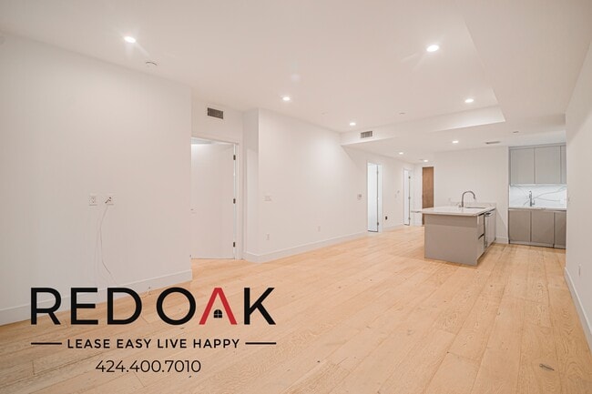 Building Photo - 1415 Reeves St Unit 303