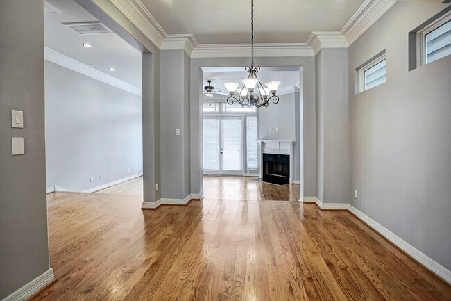 Photo - 1140 Robbie St