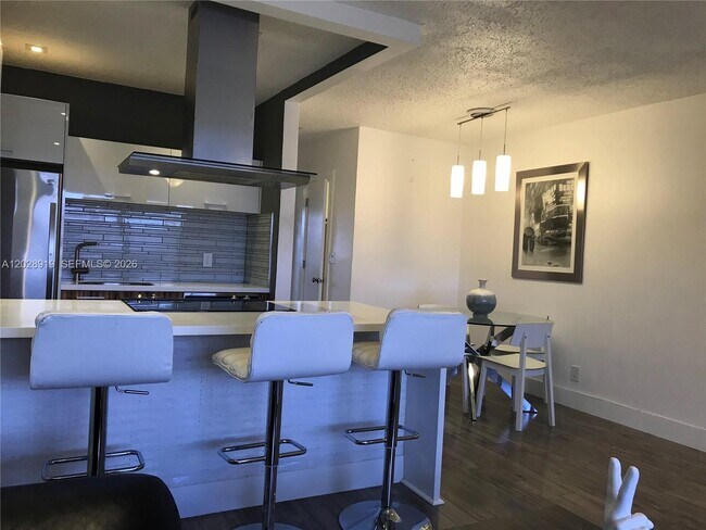 Photo - 2915 Plunkett St Unit 10D