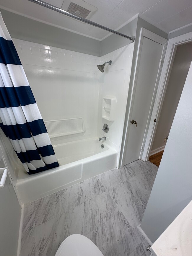 Photo - 211 Kent Rd Unit D