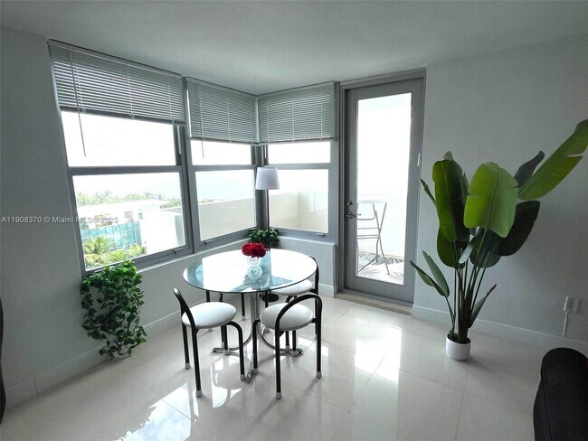 Photo - 2899 Collins Ave Unidad 1127