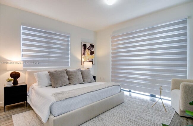 Photo - 2955 Bird Ave