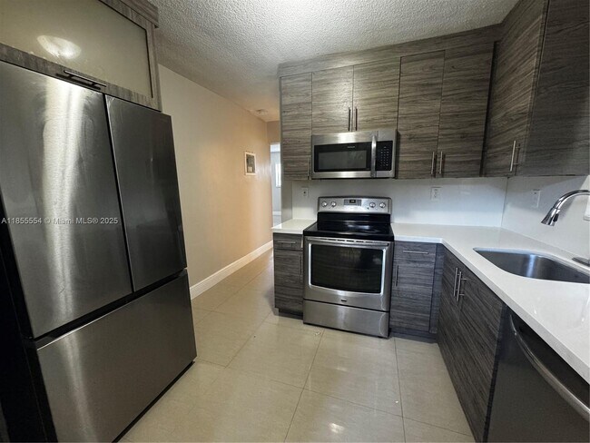 Building Photo - 811 NW 6th Ave Unit 1 Rental