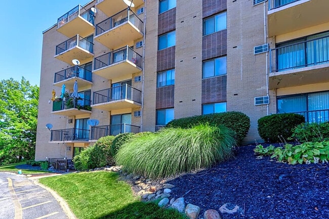 Lakeland Commons