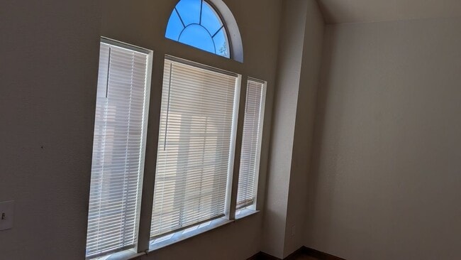 321 Falcon Ct