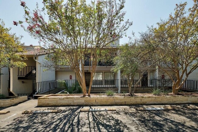 Building Photo - 6910 Hart Ln Unit 907