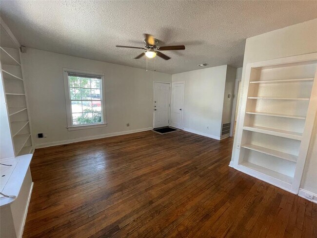 Photo - 819 E 31st St