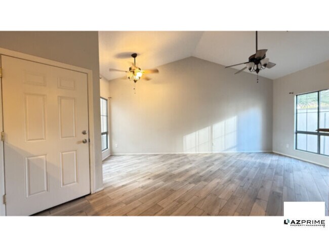 Photo - Welcome to this charming 1/1 modern downtown Phoenix condo!