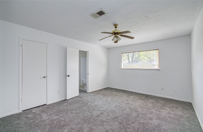 Building Photo - 7015 Maple Fox Dr