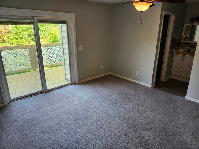 Photo - 203 Oak Hollow Ct