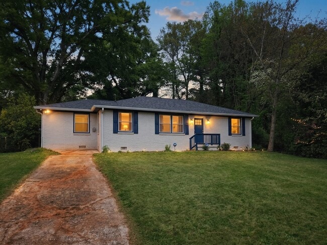 Photo - 1752 Lynn Ln