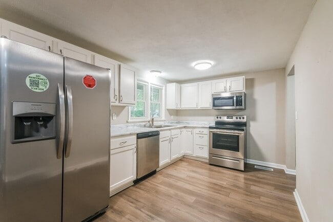 Photo - 120 E 75th St