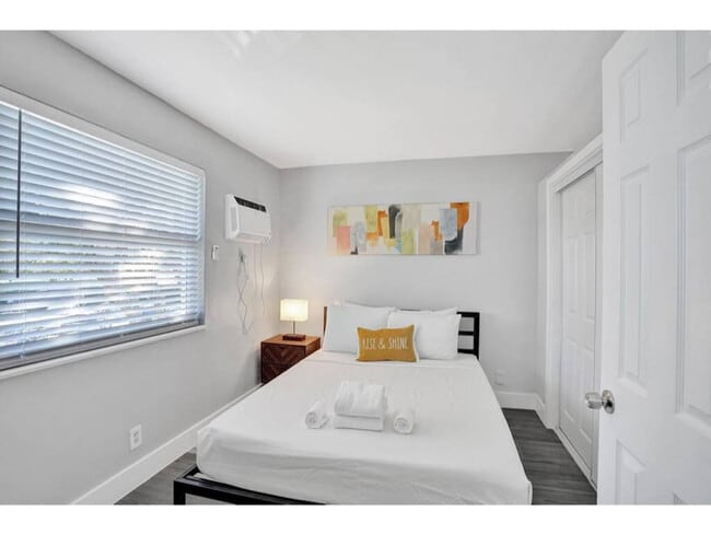 Photo - 50 Davie Blvd Unidad SI FL1-ID1503919P