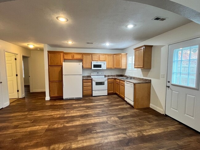 Photo - 24998 Talladega Rd Unidad 24998 Talladega -  B