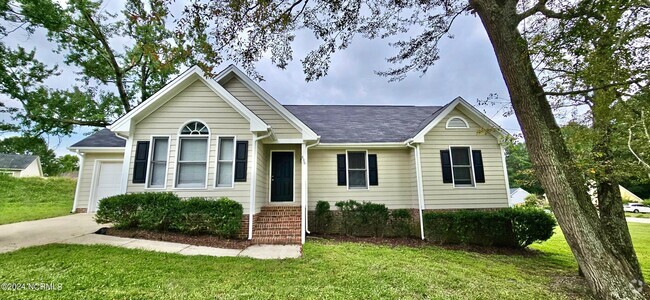 Building Photo - 800 Pittsboro St Rental